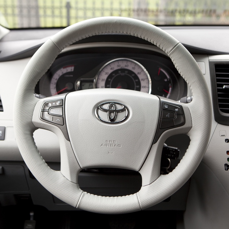 Toyota Sienna LE image