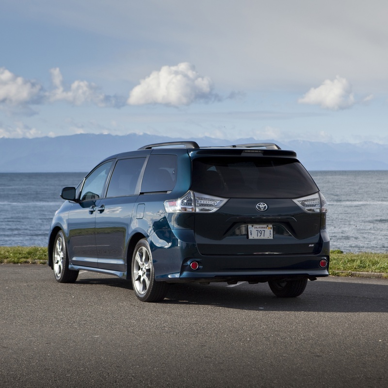 Toyota Sienna LE image