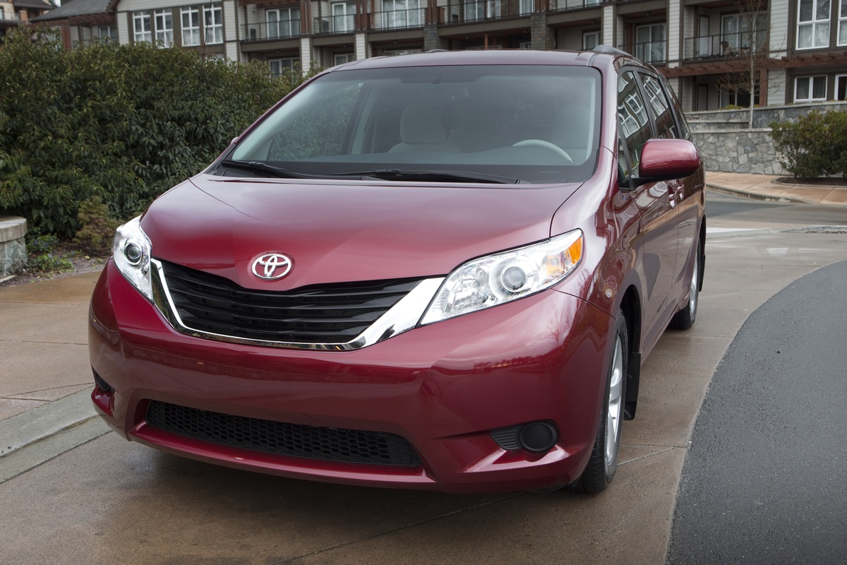 Toyota Sienna LE