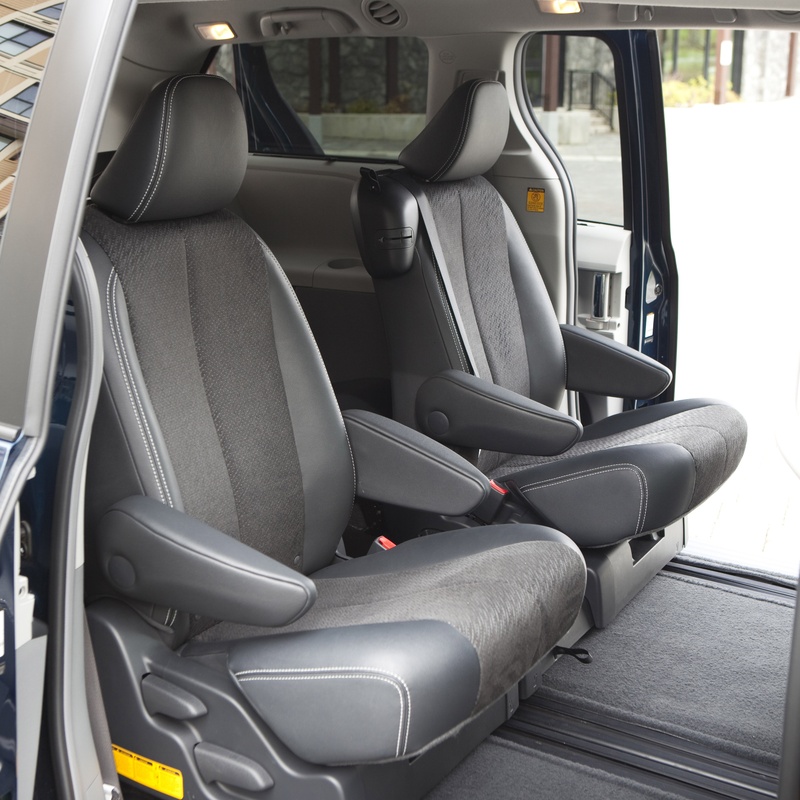 Toyota Sienna LE image