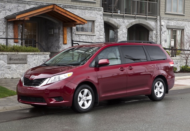 Toyota Sienna LE image 5