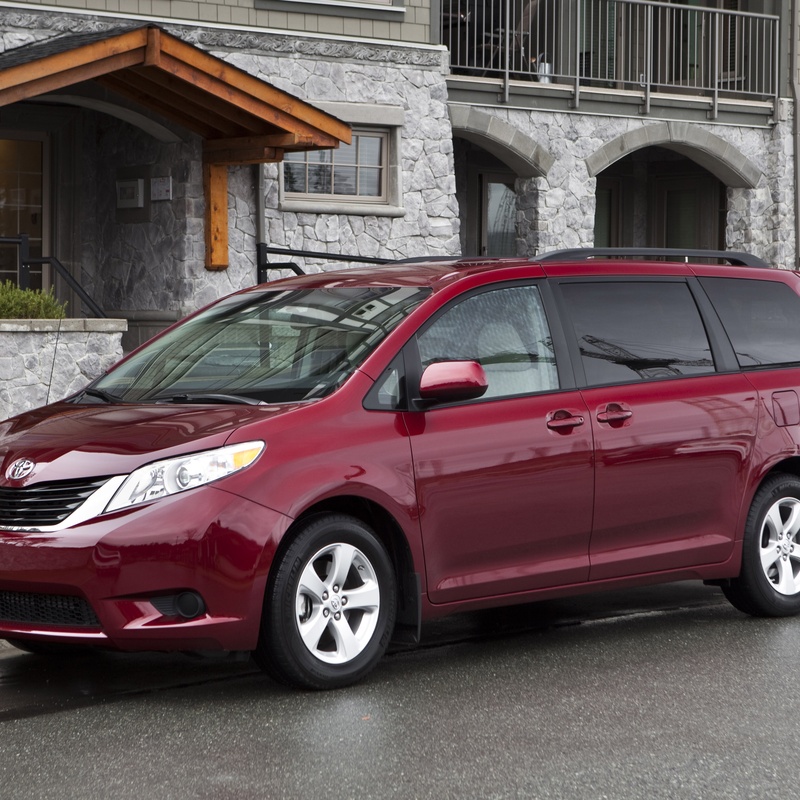 Toyota Sienna LE image