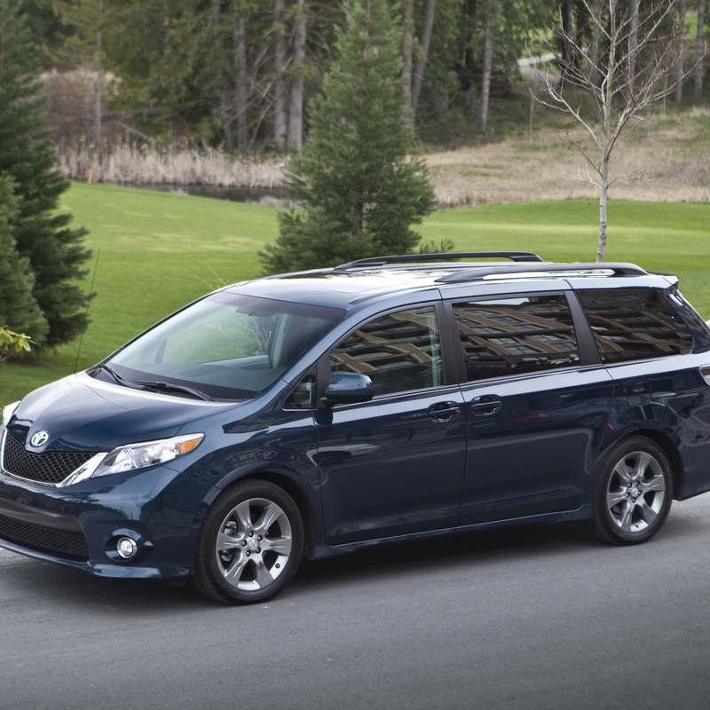 Toyota Sienna LE image