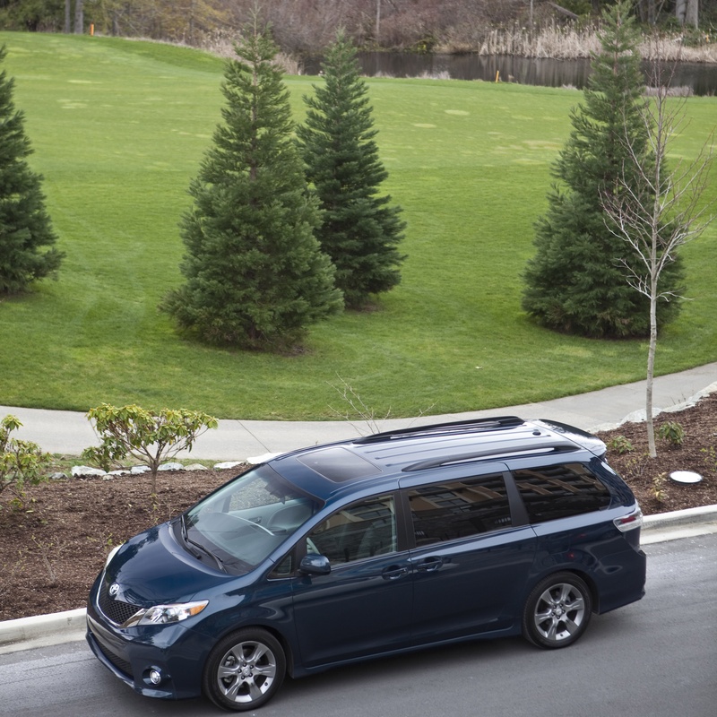 Toyota Sienna LE image