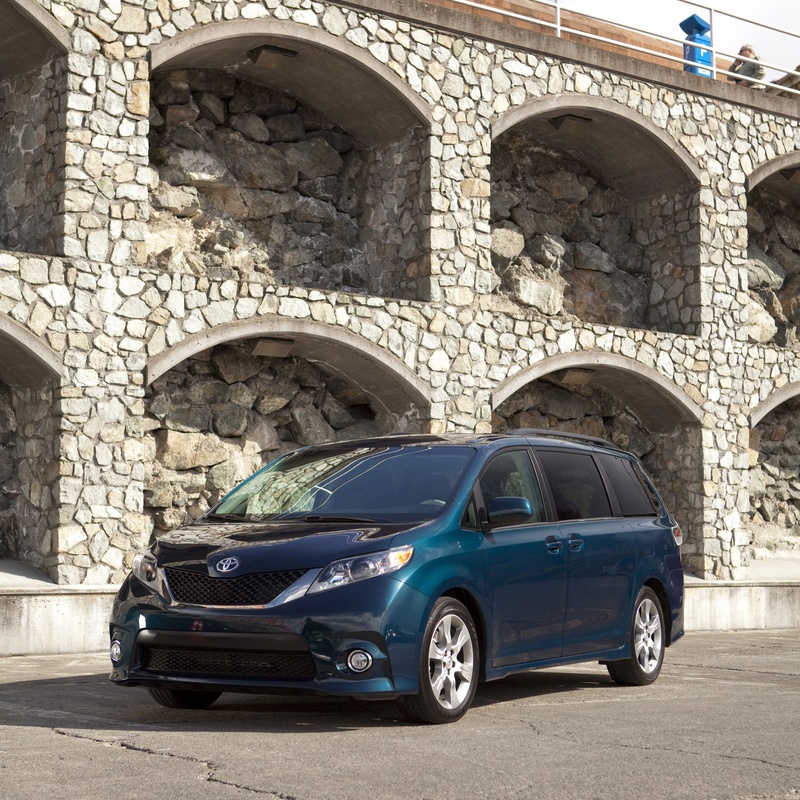 Toyota Sienna LE image