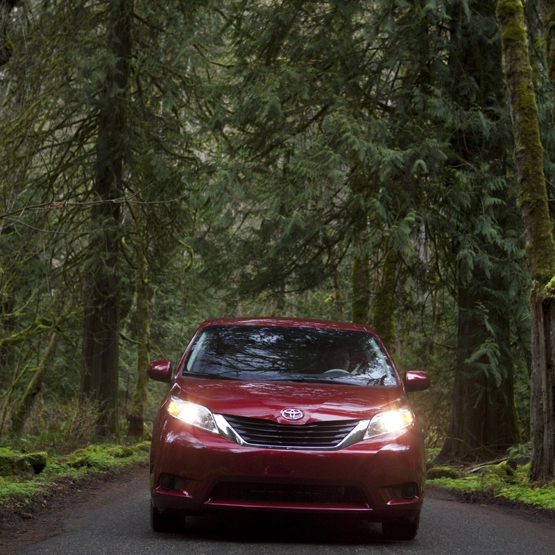 Toyota Sienna LE image