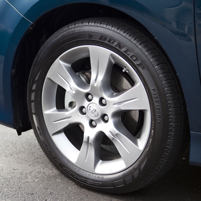 Toyota Sienna LE image