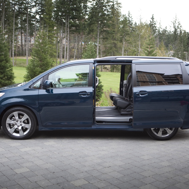 Toyota Sienna LE image