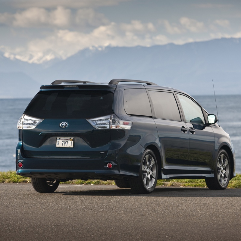 Toyota Sienna LE image