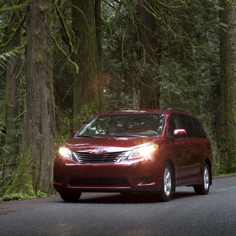 Toyota Sienna LE image