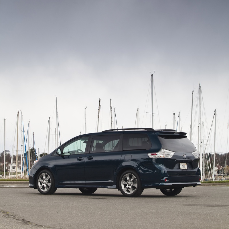 Toyota Sienna LE image