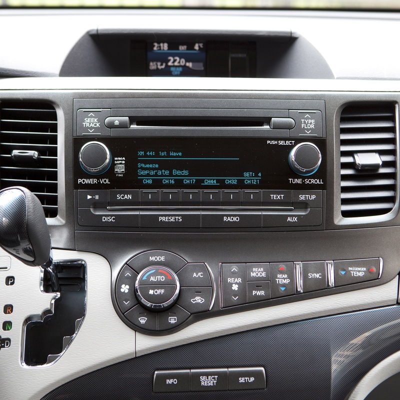 Toyota Sienna LE image