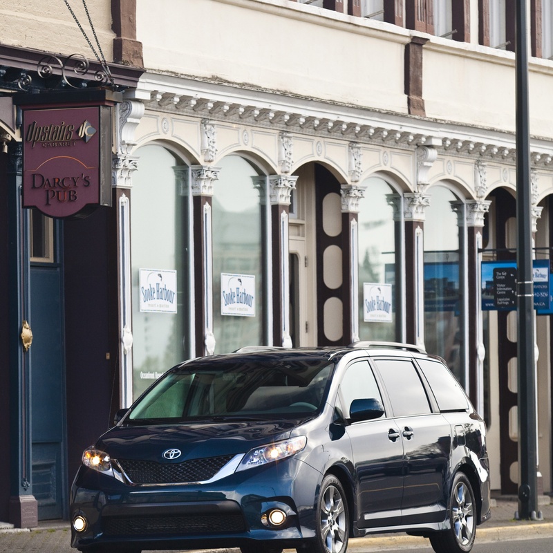 Toyota Sienna LE image