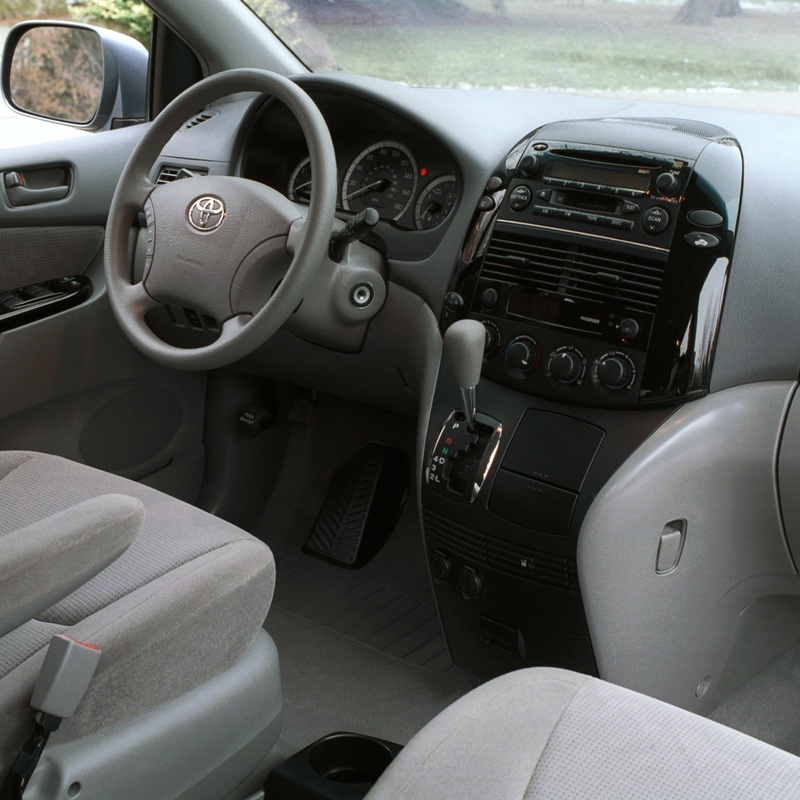 Toyota Sienna SE image