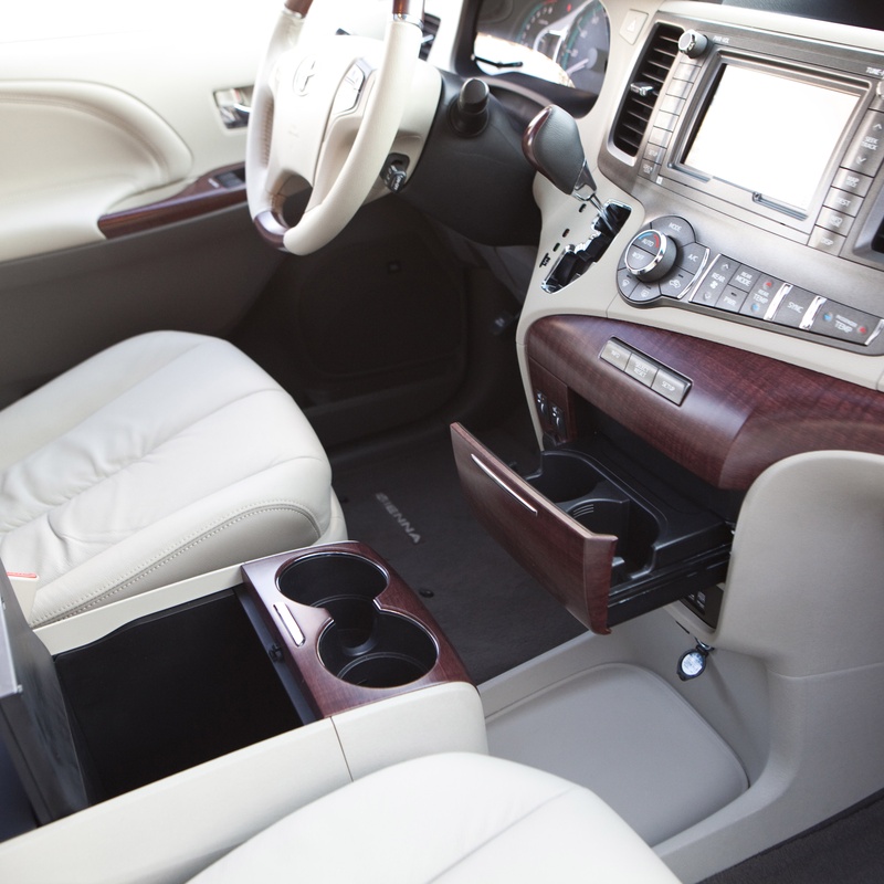 Toyota Sienna SE image