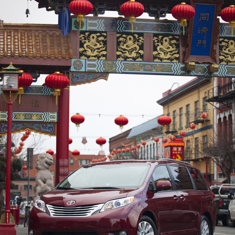 Toyota Sienna SE image