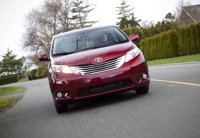 Toyota Sienna SE image 3