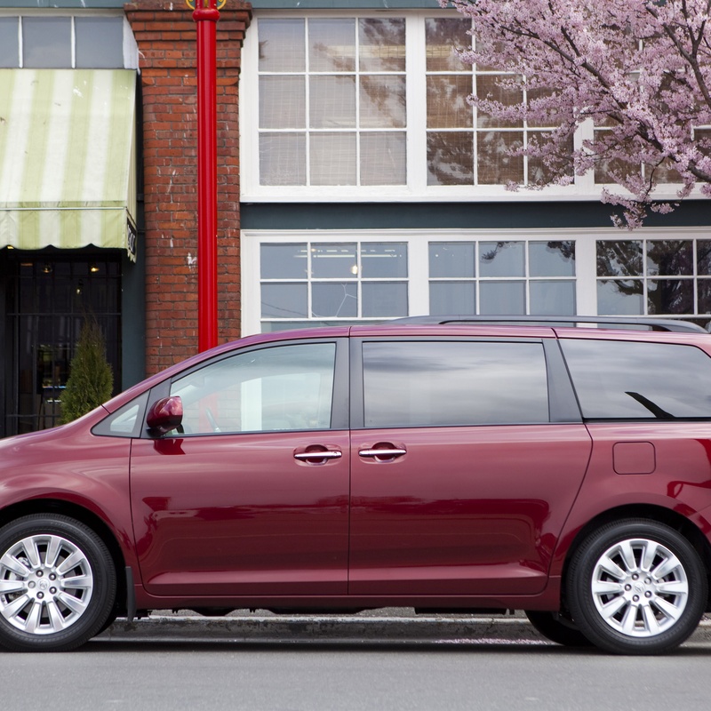 Toyota Sienna SE image