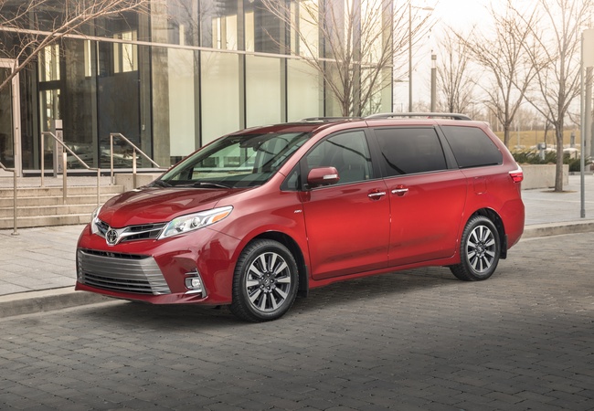 Toyota Sienna SE image 5