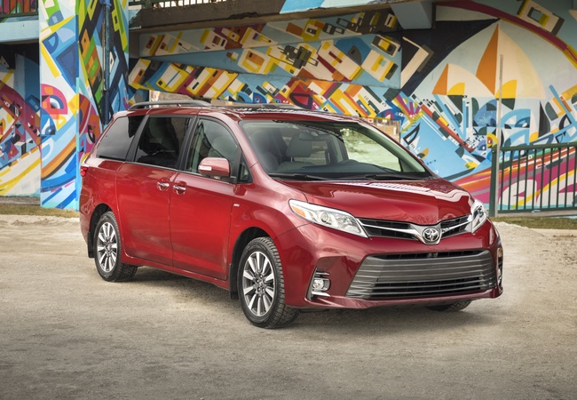 Toyota Sienna SE image 2