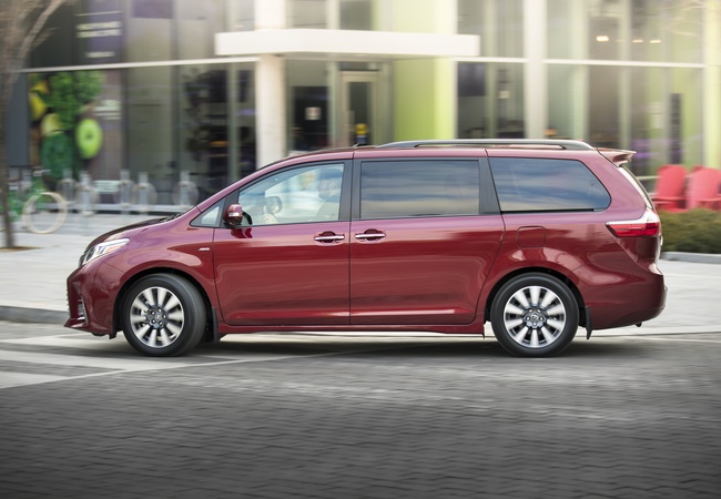 Toyota Sienna SE image 3