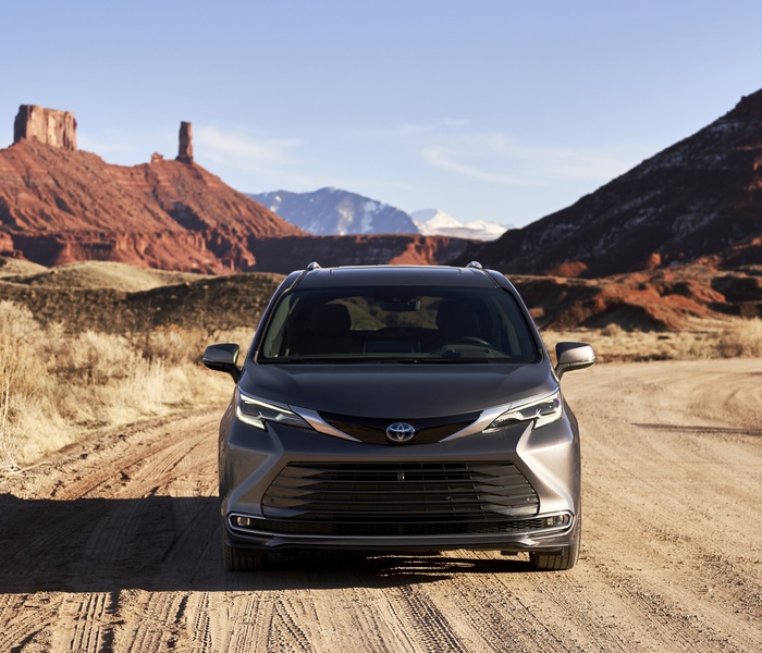 Toyota Sienna SE logo Image