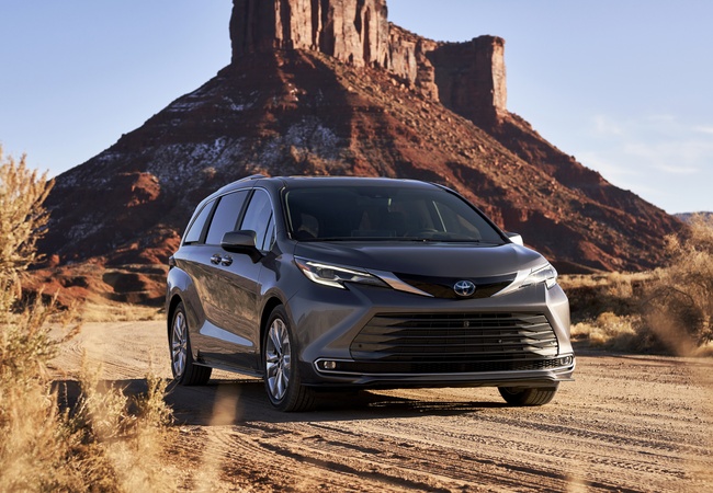 Toyota Sienna SE image 3