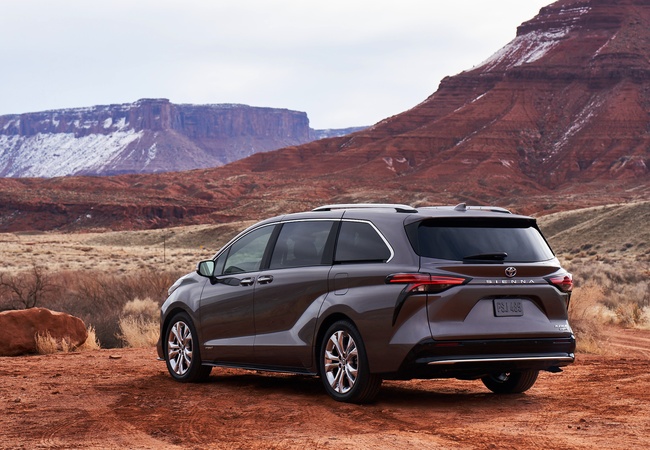 Toyota Sienna SE image 4
