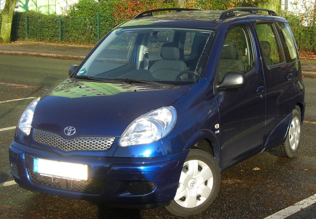 Toyota Yaris image 2