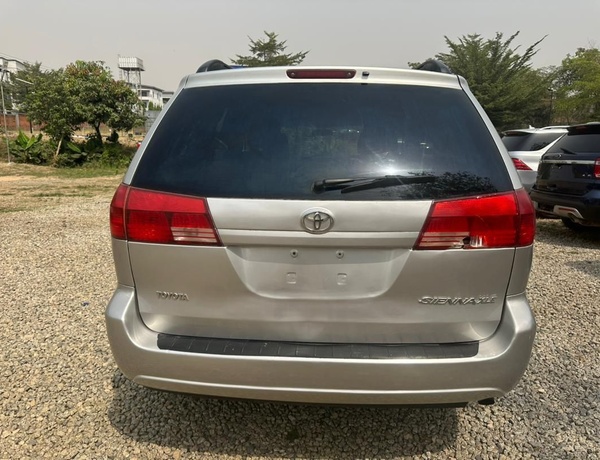 UNREGISTERED 2005 TOYOTA SIENNA FOR SALE IN ABUJA