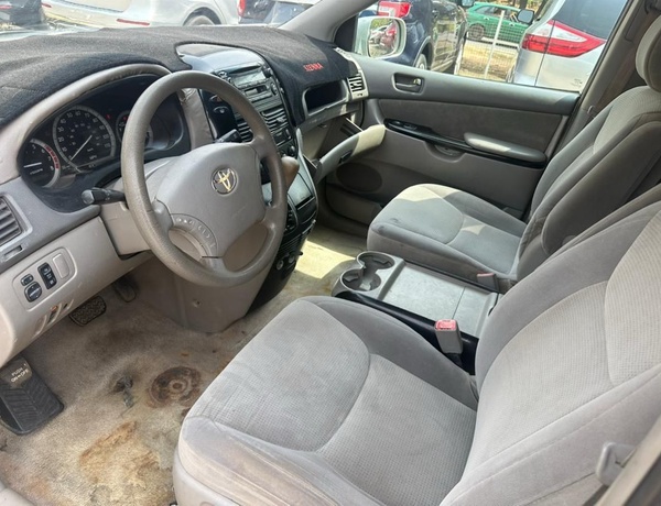 UNREGISTERED 2005 TOYOTA SIENNA FOR SALE IN ABUJA