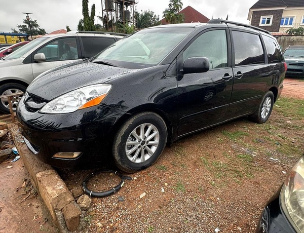 UNREGISTERED 2008 TOYOTA SIENNA FOR SALE